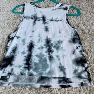 lightweight black and white lululemon crop tank top